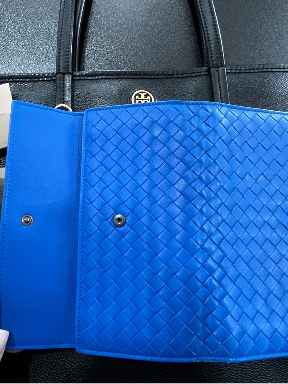 ~ BOTTEGA VENETA ~

Electric Blue Woven Leather Women's Wallet